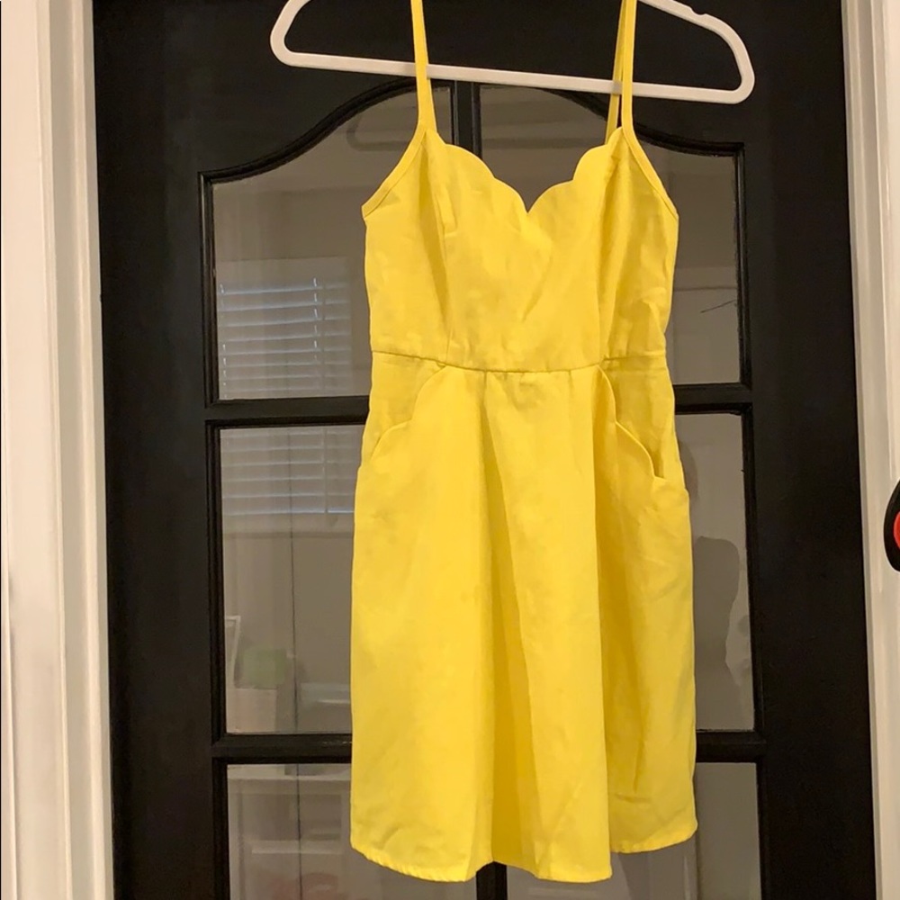 Urban Outfitters yellow sun dress 🤗